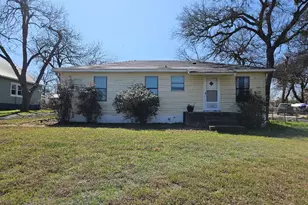 1130 N Main St, Elgin, TX 78621 - Photo 2