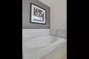 2205 N Lamar Blvd, Austin, TX 78705 - Photo 16