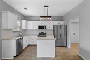 2704 Greenlee Dr, Leander, TX 78641 - Photo 10