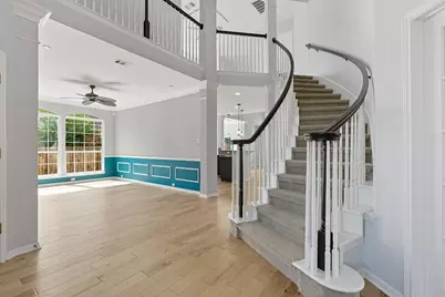 10033 Scull Creek Drive, Austin, TX 78730 - Photo 8