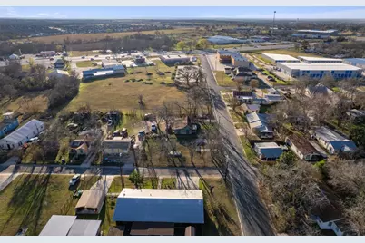 503 W Alamo Street, Elgin, TX 78621 - Photo 14