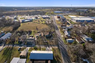 503 W Alamo St, Elgin, TX 78621 - Photo 14