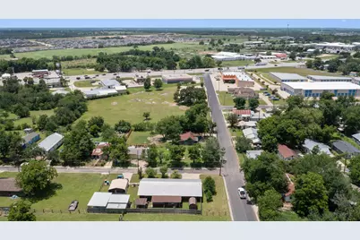 503 W Alamo Street, Elgin, TX 78621 - Photo 6