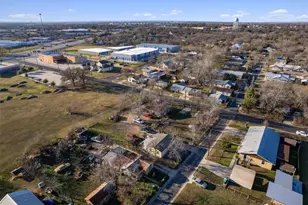 503 W Alamo St, Elgin, TX 78621 - Photo 12