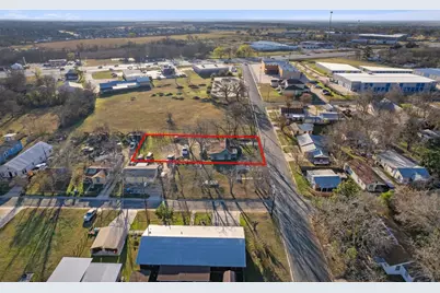 503 W Alamo Street, Elgin, TX 78621 - Photo 2