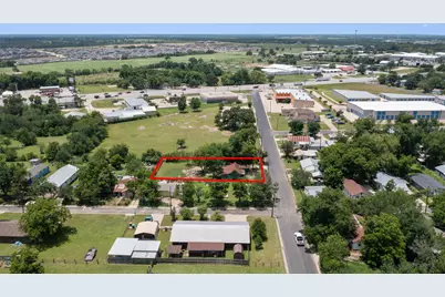 503 W Alamo Street, Elgin, TX 78621 - Photo 2