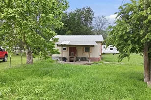 148 Brenham St, McDade, TX 78650 - Photo 12