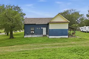 148 Brenham St, McDade, TX 78650 - Photo 10
