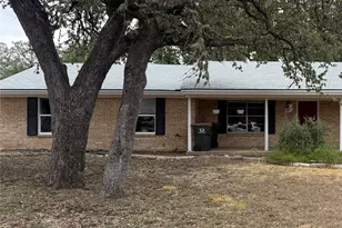 1005 Hazelton St, San Marcos, TX 78666 - Photo 4