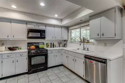 2713 Tether Trail, Austin, TX 78704 - Photo 10
