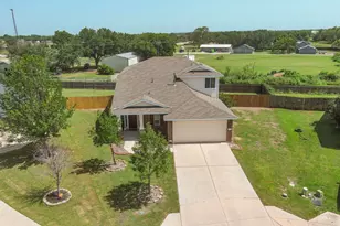 410 S Hunting Lodge Ln, Bastrop, TX 78602 - Photo 2