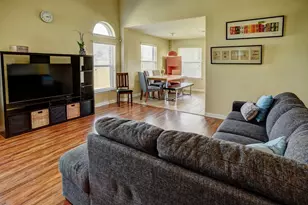 410 S Hunting Lodge Ln, Bastrop, TX 78602 - Photo 10