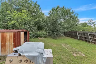 8713 Pineridge Dr, Austin, TX 78729 - Photo 34