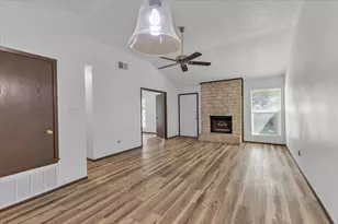 8713 Pineridge Dr, Austin, TX 78729 - Photo 6