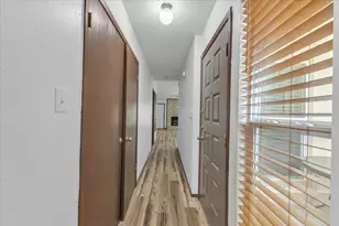 8713 Pineridge Dr, Austin, TX 78729 - Photo 10