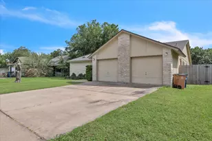 8713 Pineridge Dr, Austin, TX 78729 - Photo 36