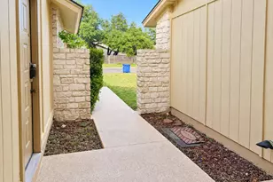 8713 Pineridge Dr, Austin, TX 78729 - Photo 2