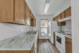 8713 Pineridge Dr, Austin, TX 78729 - Photo 12
