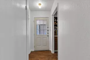 8713 Pineridge Dr, Austin, TX 78729 - Photo 22