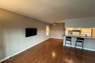 910 Duncan Ln, Austin, TX 78705 - Photo 2
