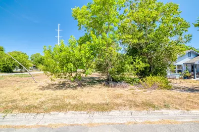 1003 Fifth Street, Lockhart, TX 78644 - Photo 2