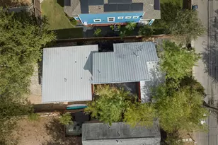 2302 E 9th St, Austin, TX 78702 - Photo 26