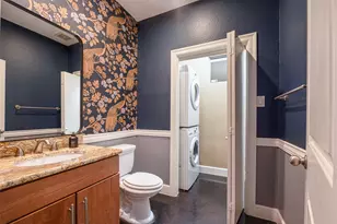 2302 E 9th St, Austin, TX 78702 - Photo 10