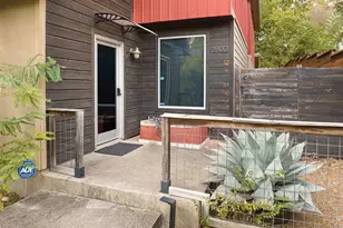 2302 E 9th St, Austin, TX 78702 - Photo 2