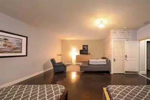 2302 E 9th St, Austin, TX 78702 - Photo 12