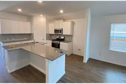 239 Barcelona, Kyle, TX 78640 - Photo 2