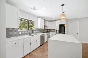6810 Bryn Mawr Dr, Austin, TX 78723 - Photo 6