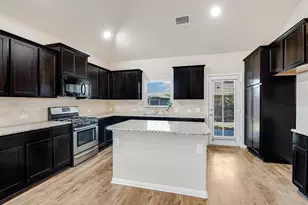 141 Serrano St, Georgetown, TX 78628 - Photo 4