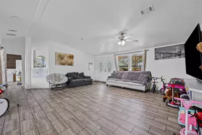 685 Thousand Oaks Drive, Cedar Creek, TX 78612 - Photo 8