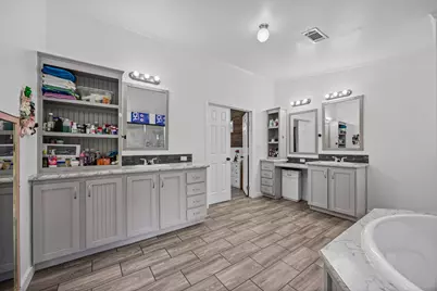 685 Thousand Oaks Drive, Cedar Creek, TX 78612 - Photo 14