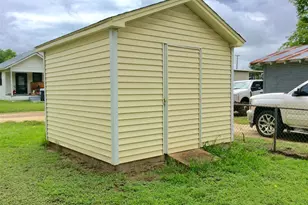 406 N Broadway St, Caldwell, TX 77836 - Photo 12