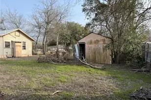 1109 Pecos St, Lockhart, TX 78644 - Photo 4