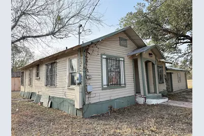 1109 Pecos Street, Lockhart, TX 78644 - Photo 2