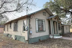 1109 Pecos St, Lockhart, TX 78644 - Photo 2