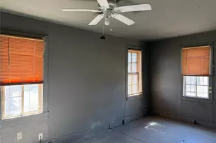 1109 Pecos St, Lockhart, TX 78644 - Photo 10