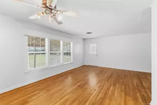 709 NE Tiger Ln, Smithville, TX 78957 - Photo 4