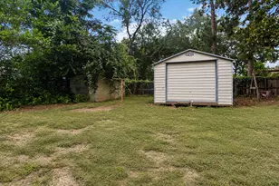 709 NE Tiger Ln, Smithville, TX 78957 - Photo 26