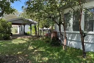 701 Garwood St, Smithville, TX 78957 - Photo 6