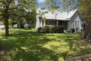 701 Garwood St, Smithville, TX 78957 - Photo 4