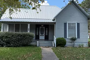 701 Garwood St, Smithville, TX 78957 - Photo 2