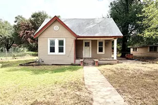 702 E 18th St, Cameron, TX 76520 - Photo 1