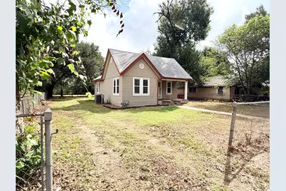 702 E 18th Street, Cameron, TX 76520 - Photo 2