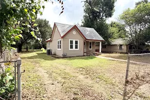 702 E 18th St, Cameron, TX 76520 - Photo 2