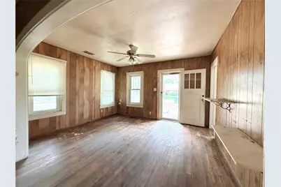 702 E 18th Street, Cameron, TX 76520 - Photo 8
