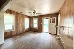 702 E 18th St, Cameron, TX 76520 - Photo 8