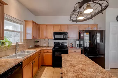 303 Baldwin Street, Hutto, TX 78634 - Photo 4